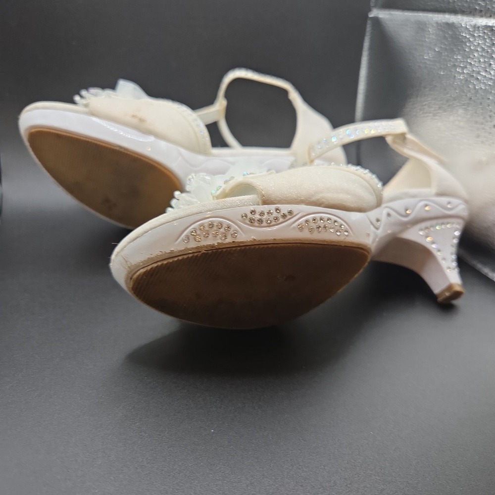 Dream Pairs Girls Dress Sandals Rhinestone ‎ Flower Kitten Heel Ivory Size 4 - Picture 4 of 6